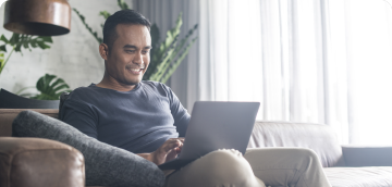 Man viewing his Ameren Missouri account using the online management tool